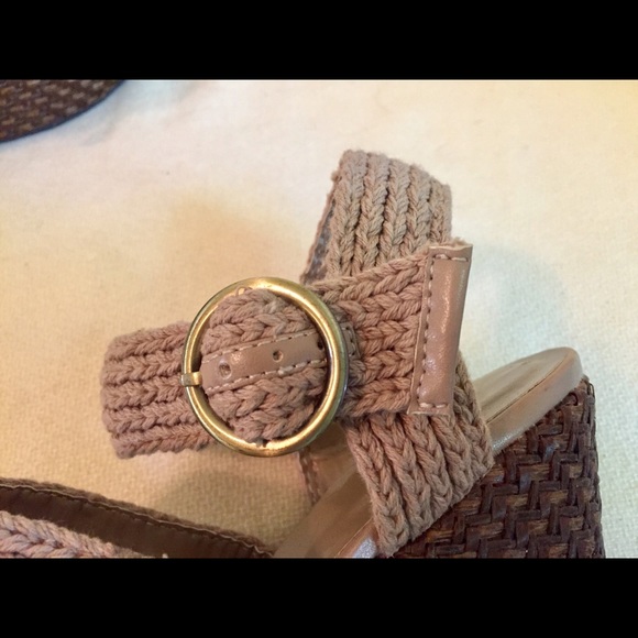 Qupid Platform Wedge Sandals - Picture 6 of 8